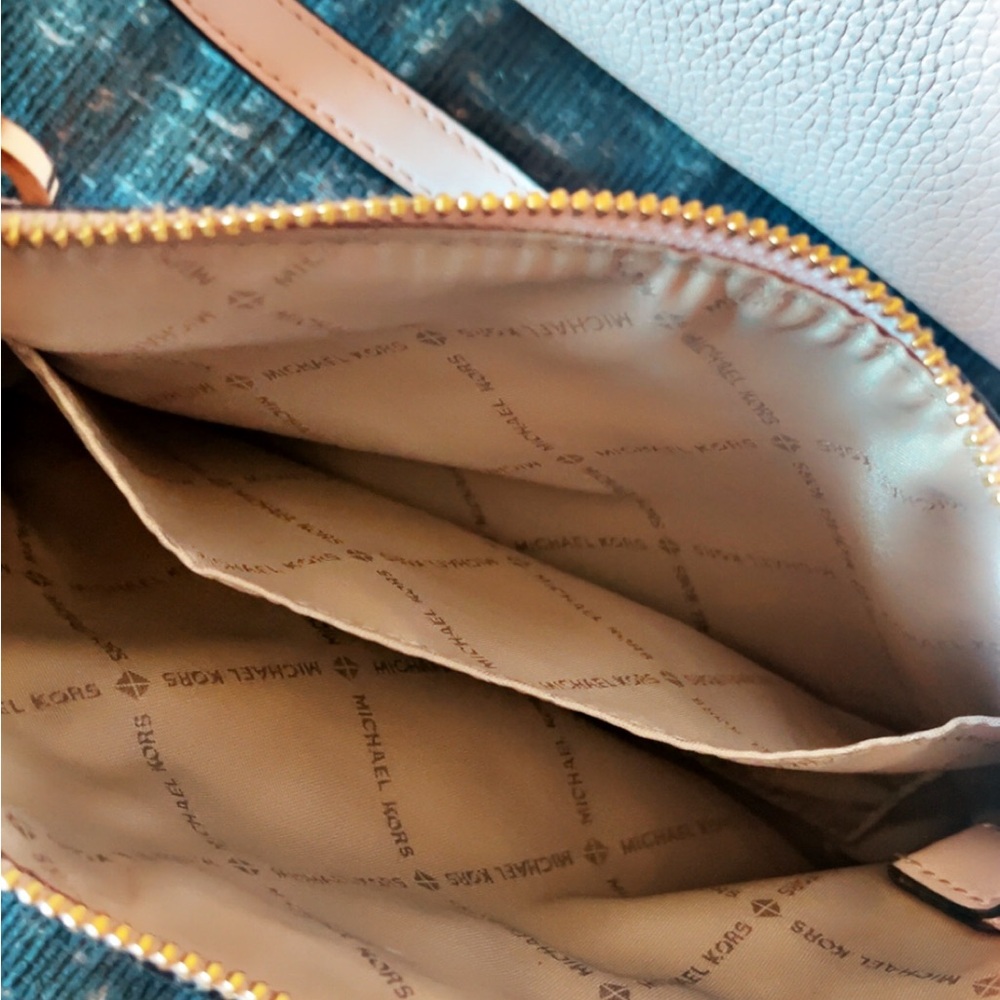 100% Authentic Michael Kors Pink Blush Leather Tote and Wristlet Set - Picture 7 of 8